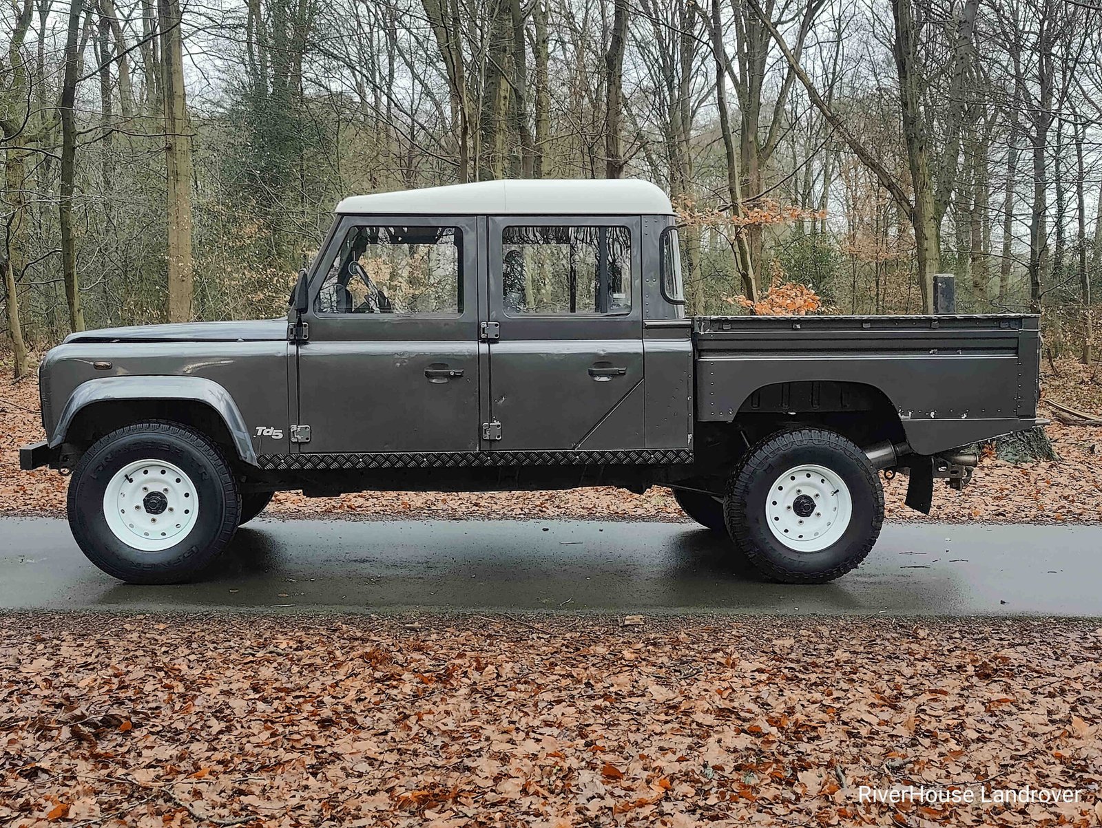 2001 Defender 130 Td5 CrewCab with AC