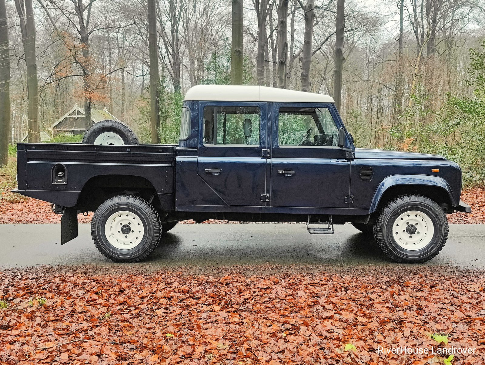2001 LHD Defender 130 Td5 CrewCab in Oslo Blue