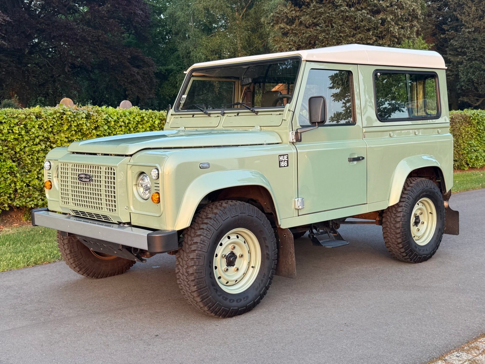 2004 Defender 90 Stationwagon Td5 HERITAGE Grasmere Green - Riverhouse Landrover