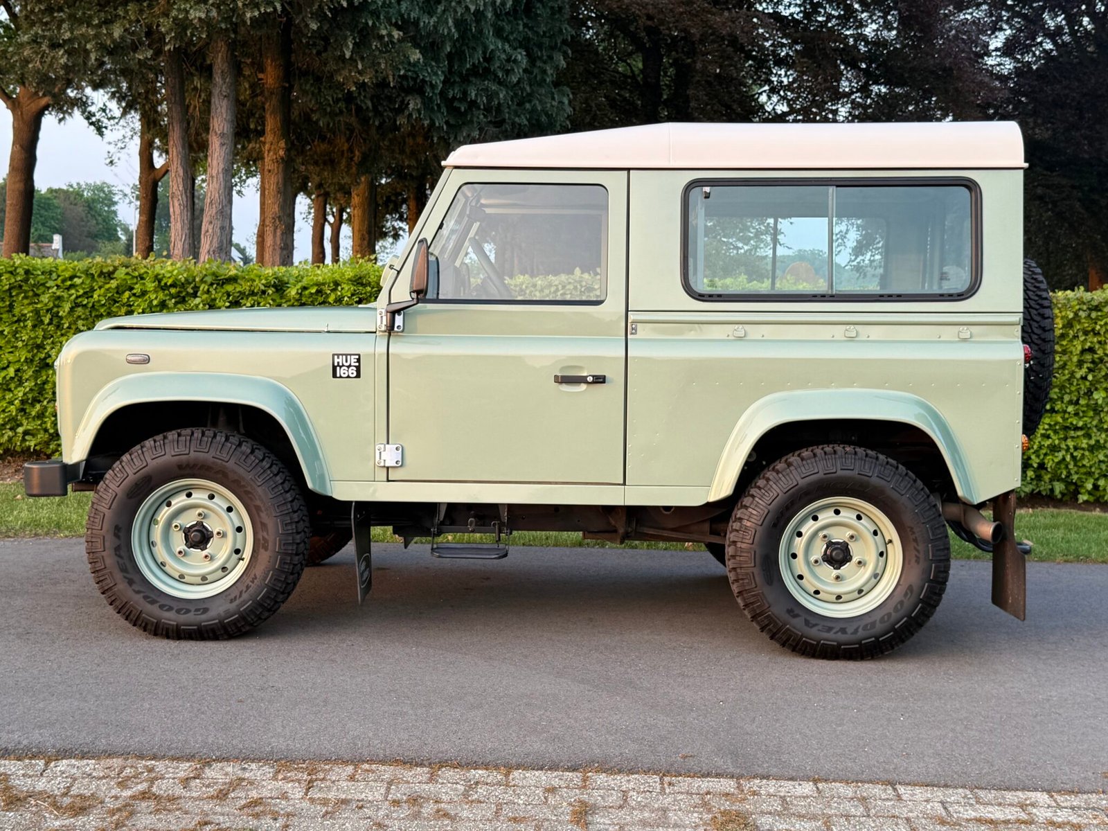 2004 Defender 90 Stationwagon Td5 HERITAGE Grasmere Green
