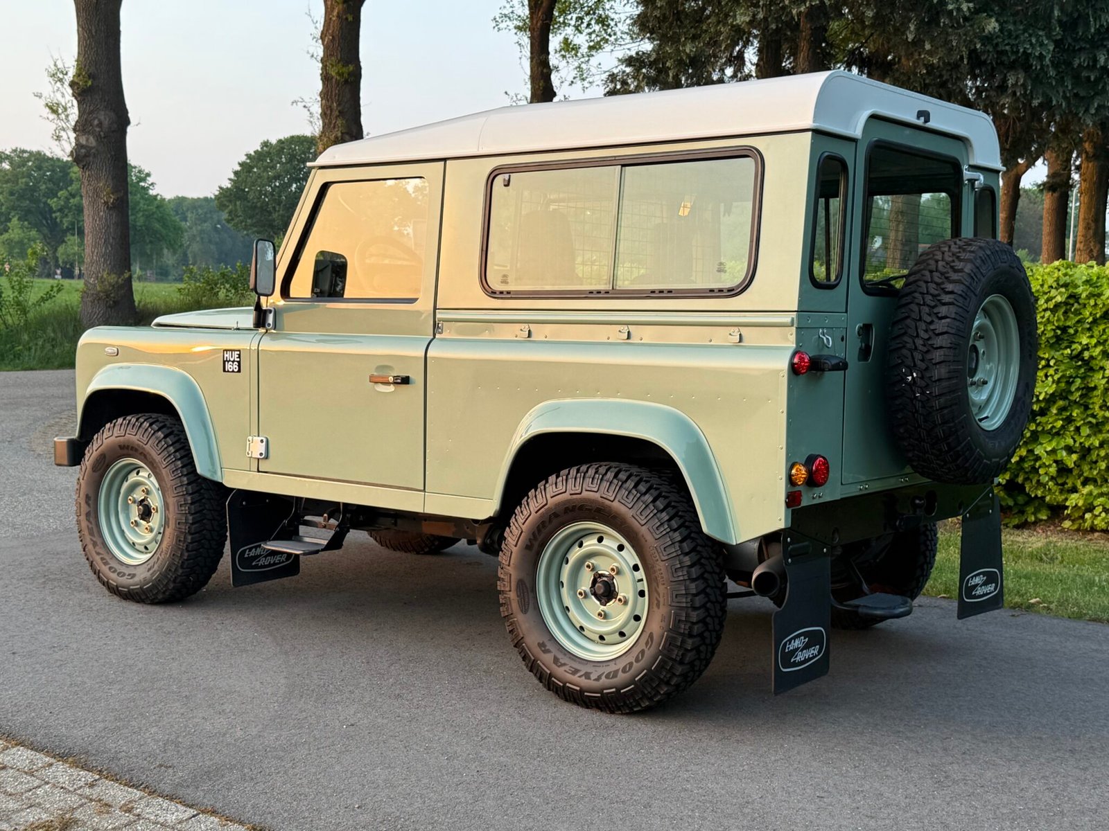 2004 Defender 90 Stationwagon Td5 HERITAGE Grasmere Green