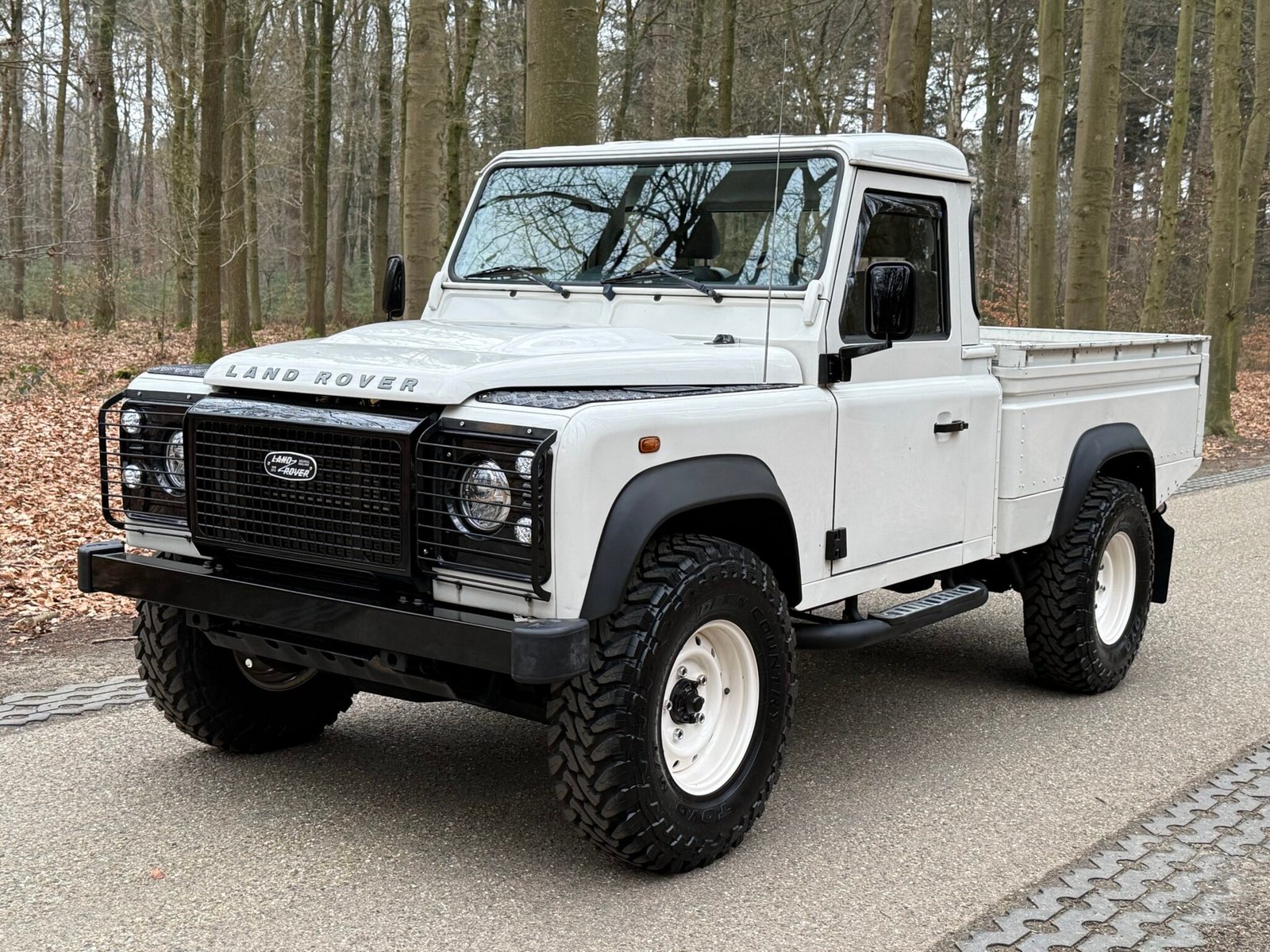 2009 LHD Defender 110 High Capacity Pick Up 2.4 Tdci - Riverhouse Landrover