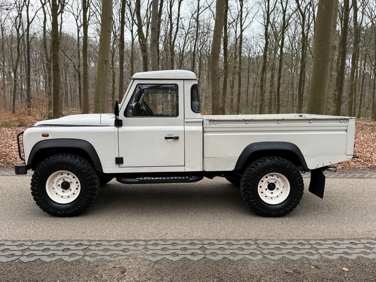 2009 LHD Defender 110 High Capacity Pick Up 2.4 Tdci