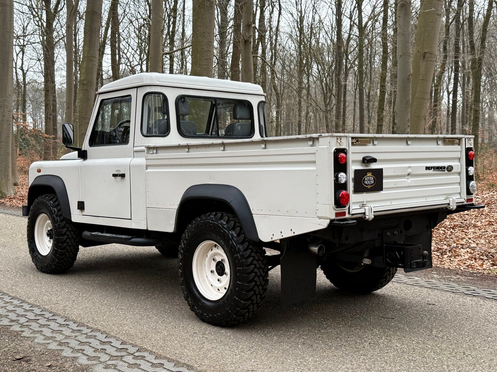 2009 LHD Defender 110 High Capacity Pick Up 2.4 Tdci