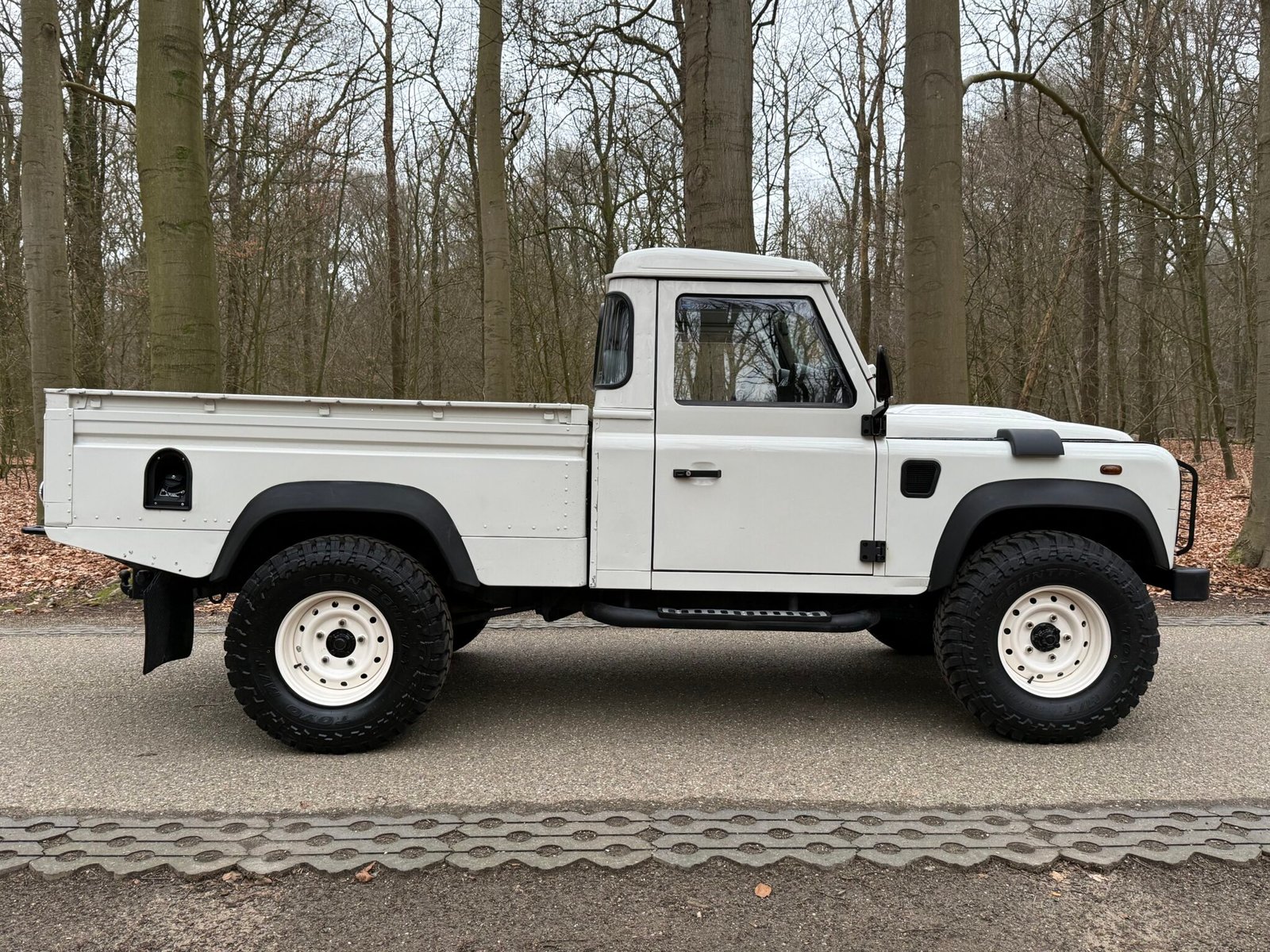 2009 LHD Defender 110 High Capacity Pick Up 2.4 Tdci