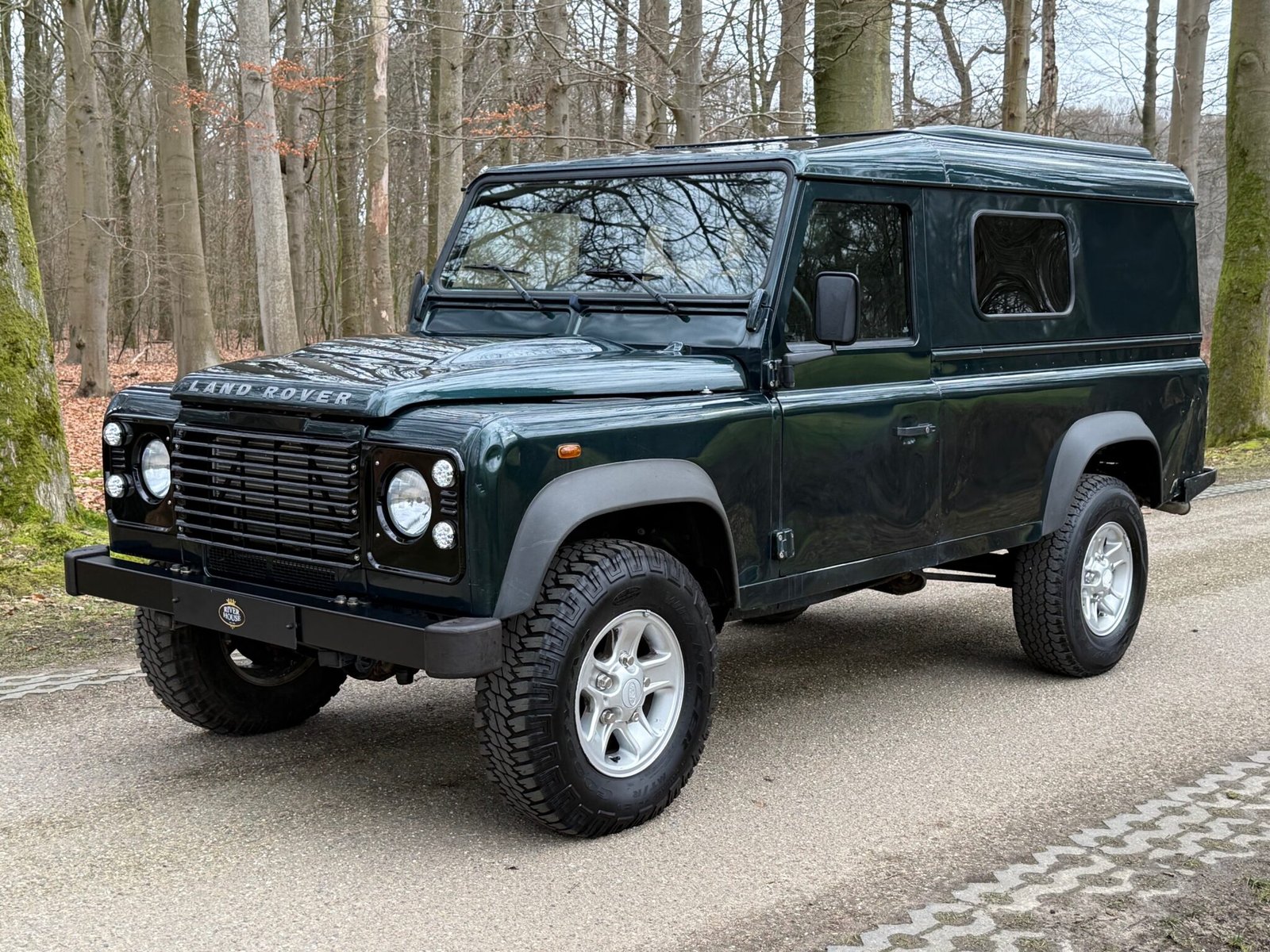 2013 LHD Defender 110 Hardtop 2.2 Tdci Aintree Green - Riverhouse Landrover