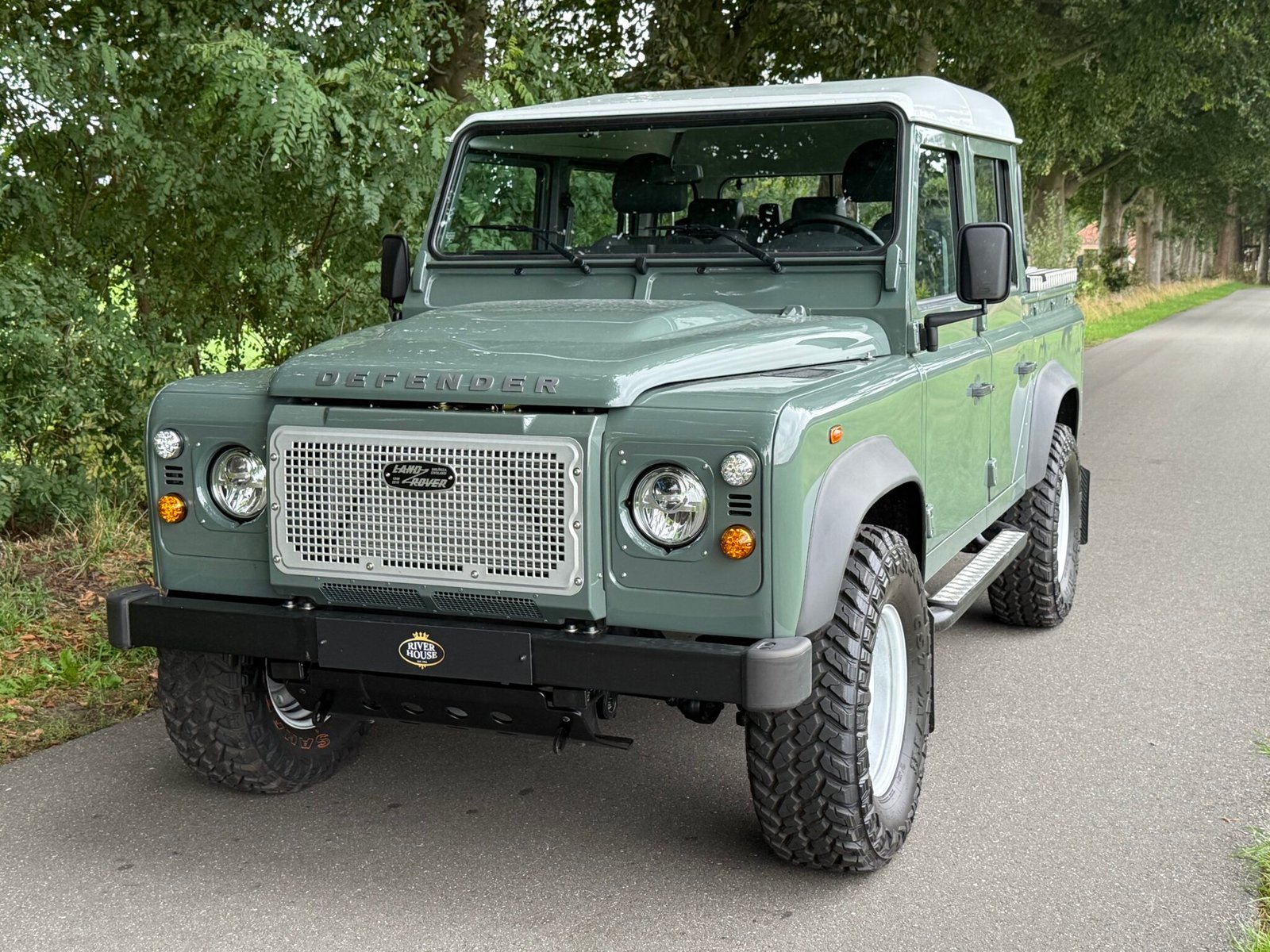 2016 Defender 110 Crewcab 2.2 TDCI Keswick Green Heritage , only 26300 kms - Riverhouse Landrover